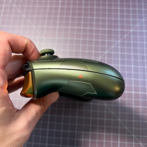 special edition Master Chief controller from the Halo 5 - Picture 8 of 9